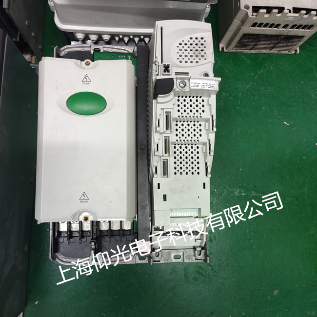 艾默生變頻器報警顯示POFF/E001維修